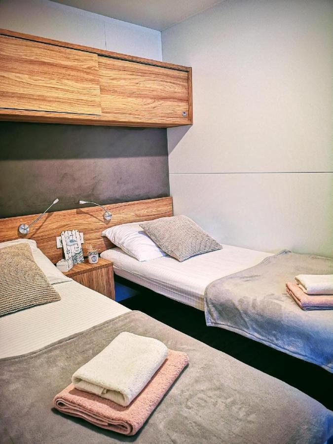 J & R Mobile Homes Biograd Na Moru Exteriör bild